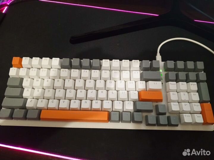 Игровая механическая клавиатура белая