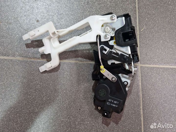 Замок двери задний правый Hyundai Santa Fe