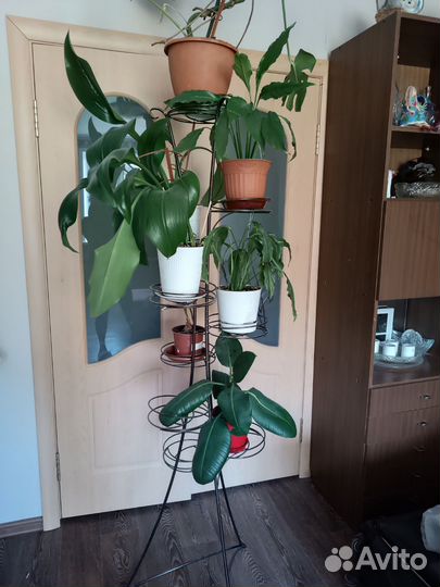 Подставка для цветов напольная металлическая