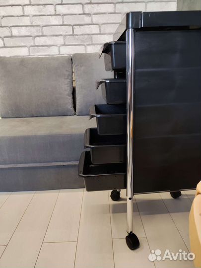 Тележка парикмахерская