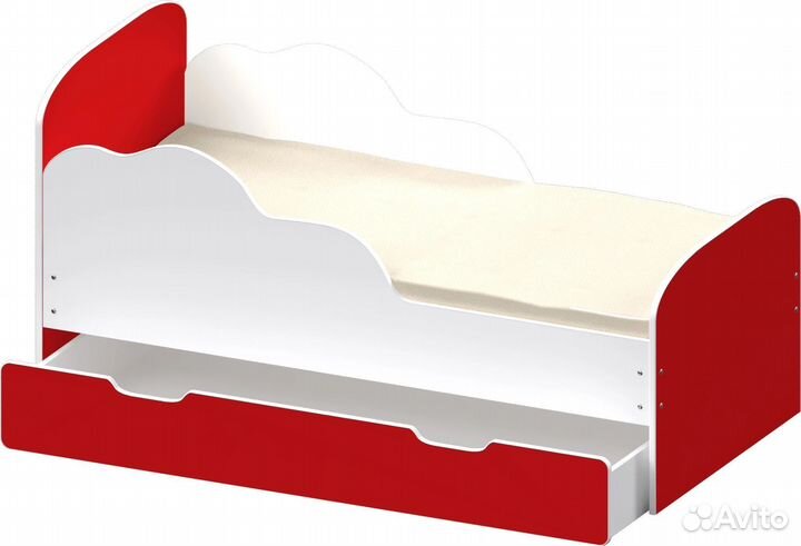 Детская кровать с фигурным бортиком