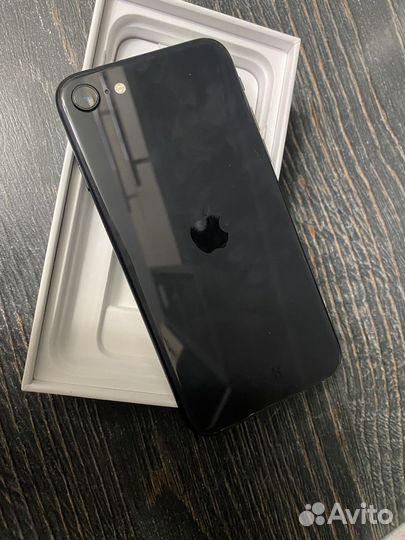 iPhone SE, 64 ГБ