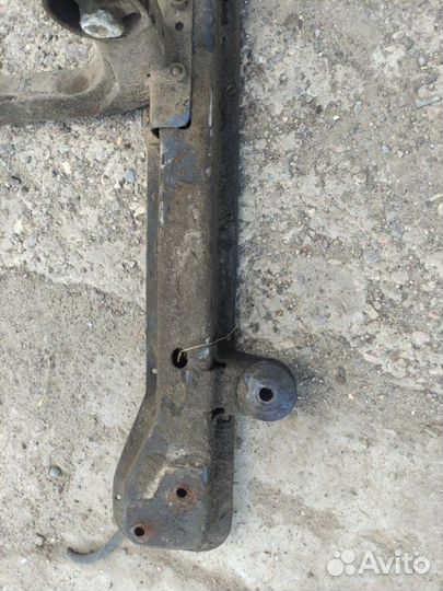 Подрамник передний Chrysler Cirrus Lxi седан 2.5L