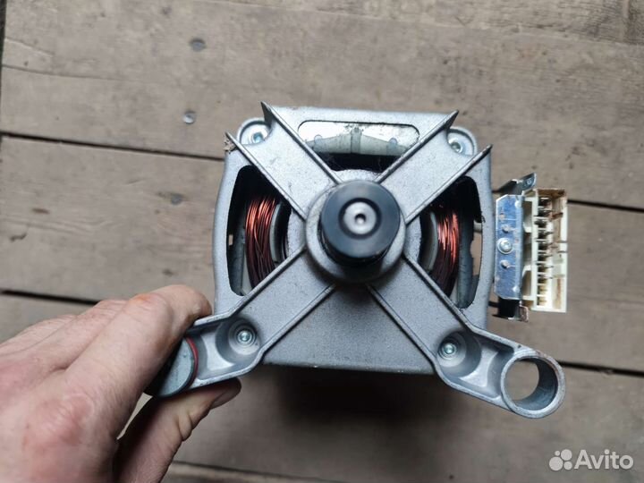 Двигатель от стиральной машины WF-S861