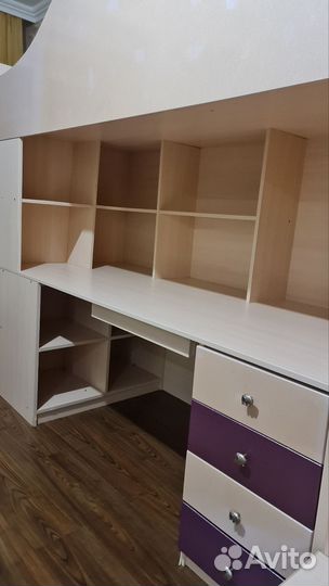 Двухъярусная кровать со столом и шкафчиками