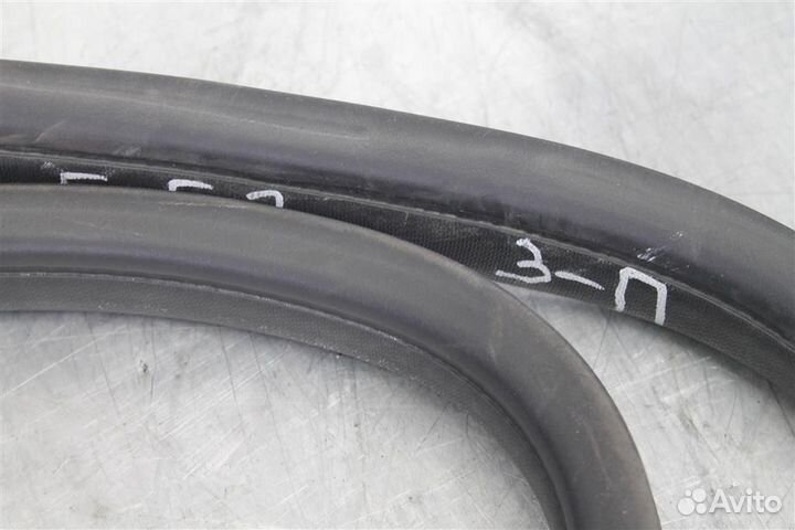 Уплотнитель кузова задней правой двери Ford Focus