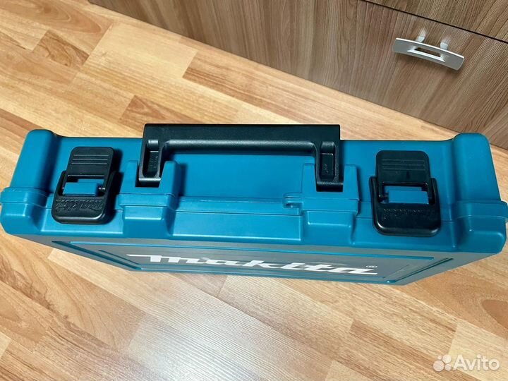 Перфоратор Makita HR2470