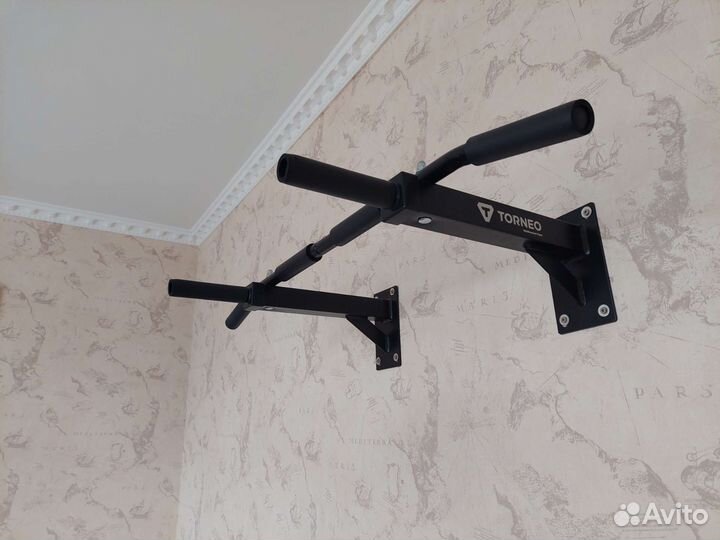 Турник настенный