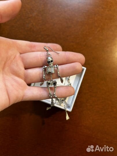 Новые серьги скелеты