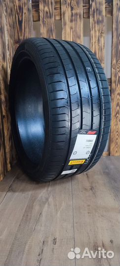 Pirelli P Zero PZ4 275/35 R20 и 245/40 R20 102Y