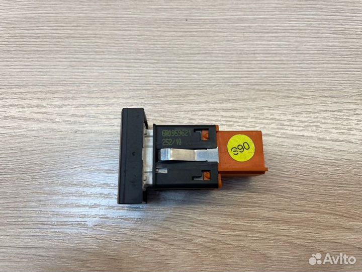 Кнопка обогрева заднего стекла Volkswagen Polo