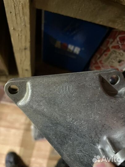 Кронштейн гидромуфты Mercedes Benz W124/W201/W126