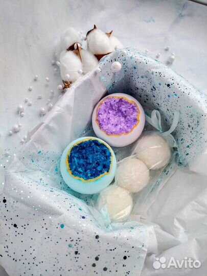 Набор скраб для тела и две бомбочки