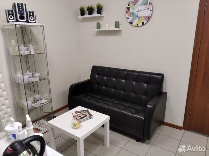 Диван для посетителей