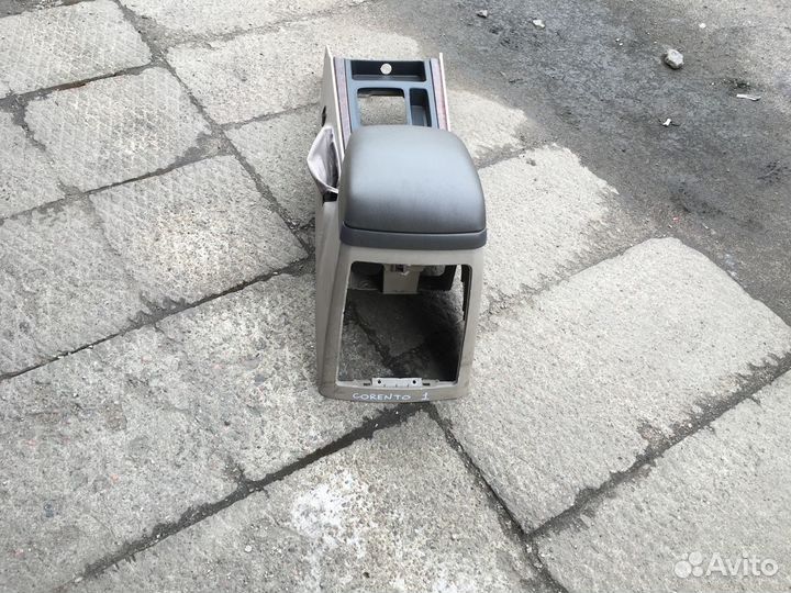 Подлокотник Kia Sorento 1