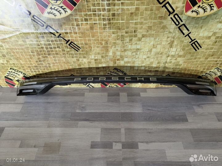 Фонарь задний центральный Porsche Cayenne 9Y