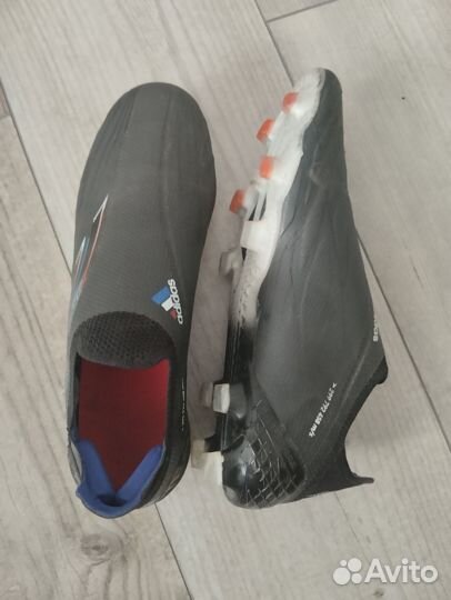 Футбольные бутсы adidas x