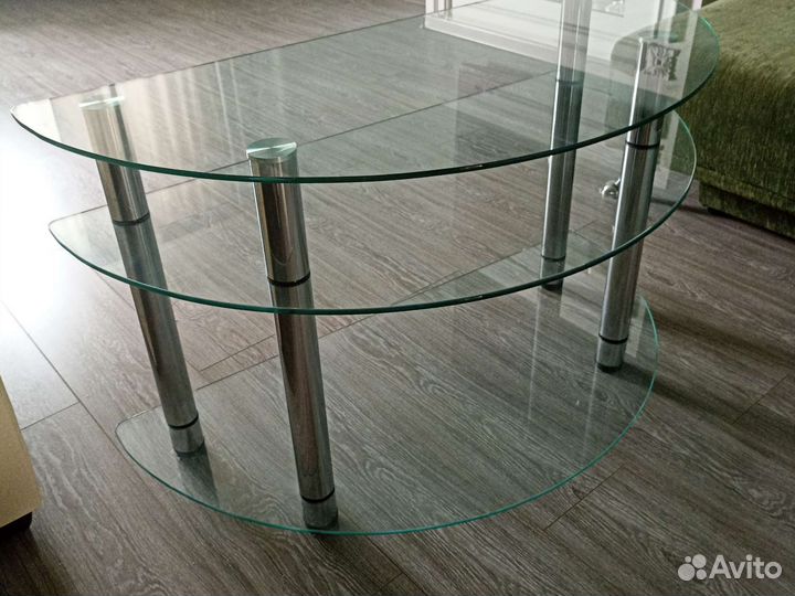 Стеклянная тумба под аппаратуру