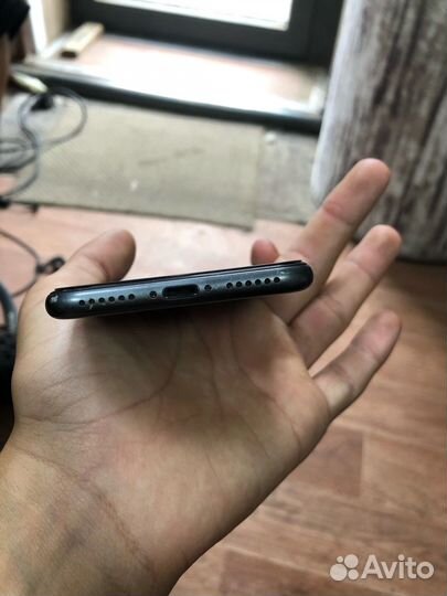 iPhone 8, 64 ГБ