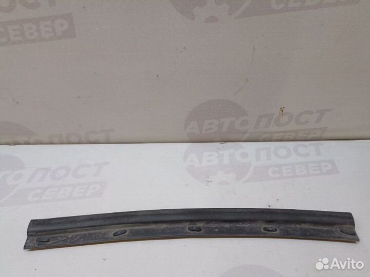 Уплотнитель капота Volkswagen Jetta A6 cfna 2014