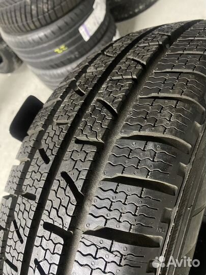 Pirelli Carrier Winter 215/65 R16C