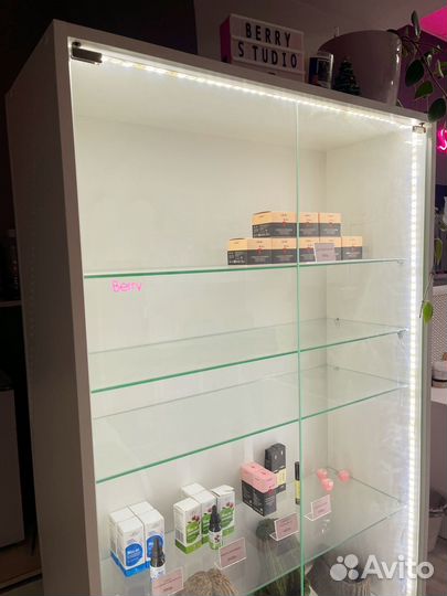 Стеллаж с подсветкой для косметики