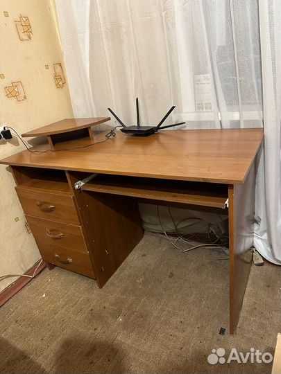 Письменный стол