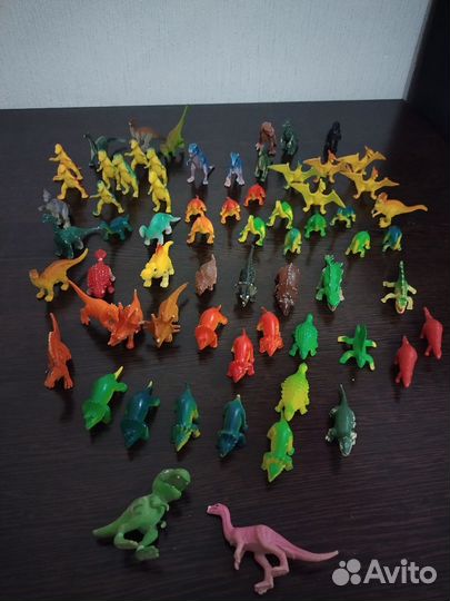 Прорезиненные динозавры, домашние и дикие животные