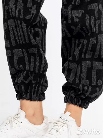 Женский спортивный костюм