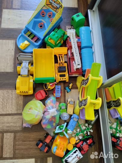 Машины для мальчика пакетом