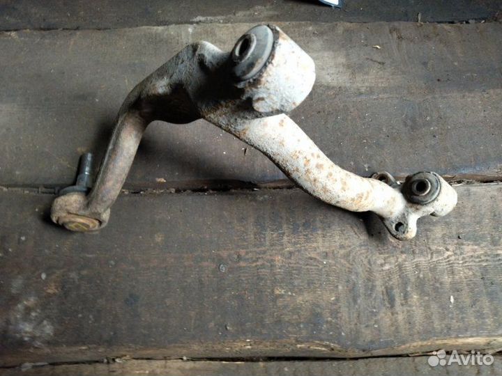 Рычаг передний верхний левый Volkswagen