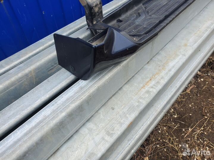 Подножка правая infiniti qx80 2020 год