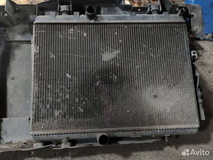 Радиатор Peugeot 407