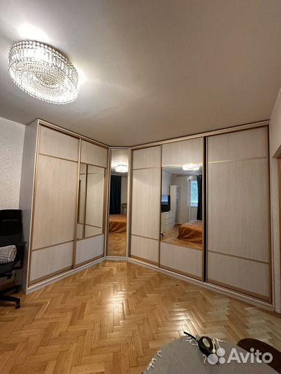 Угловой шкаф с зеркалом