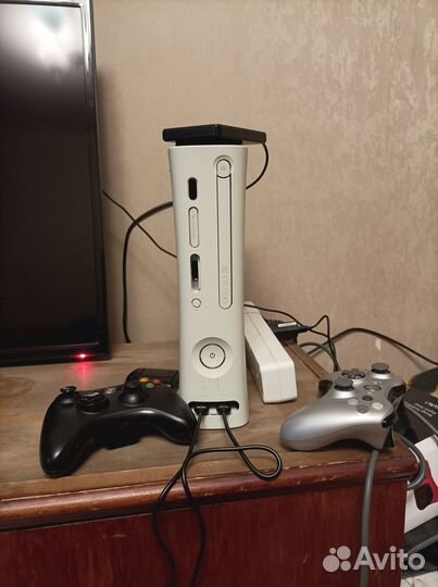 Xbox 360 250гб +внешний диск на 300гб