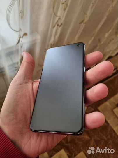 Samsung Galaxy S10e, 6/128 ГБ