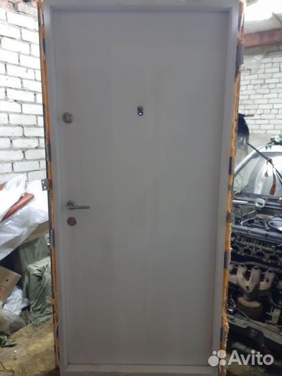 Дверь входная металлическая бу