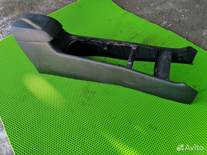 Подлокотник для Hyundai Sonata IV (EF) 01-12