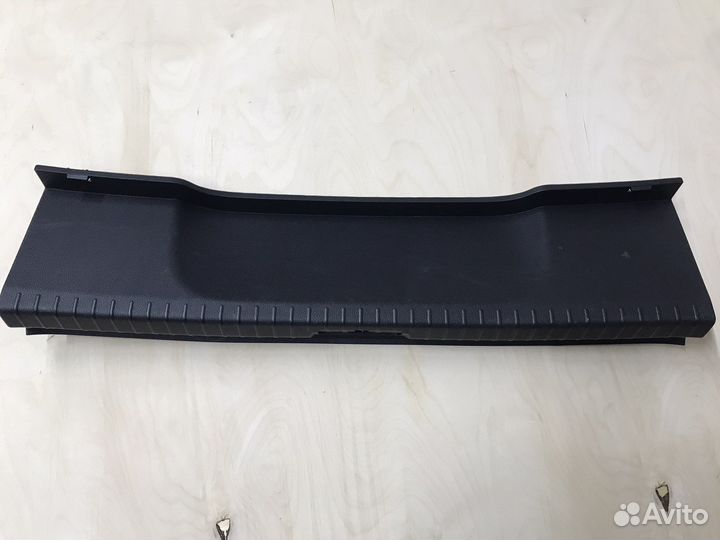 Обшивка задней панели багажника Passat B8