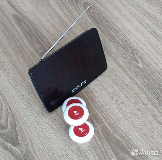 Кнпока вызова официанта и табло отображения вызова