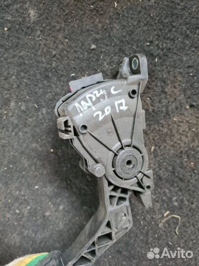 Педаль газа LADA Largus K4M 2016