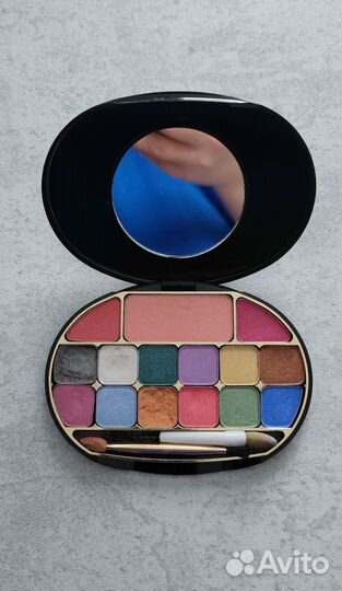 Тени для век комплектом