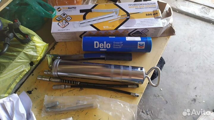 Шприц рычажно плунжерный со смазкой и струбница