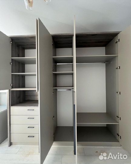 Шкаф по индивидуальному заказу высокий