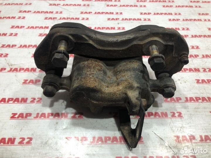 Суппорт передний правый Mitsubishi Delica PD6W