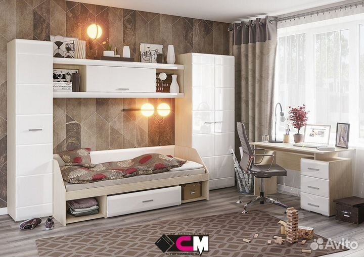 Компьютерный стол белый