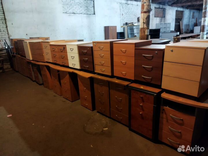 Тумбочка с ключом