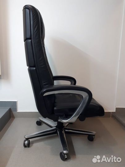 Премиальное офисное кресло
