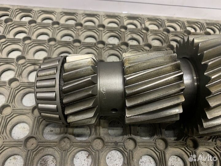 1329303008 Вал кпп промежуточный ZF