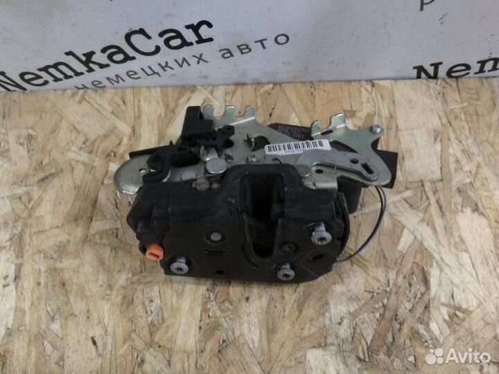 Замок сдвижной двери левый Mercedes Vito 639